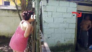 Vizinha Casada Seduz vizinho de Toalha e Paga com Sexo Selvagem