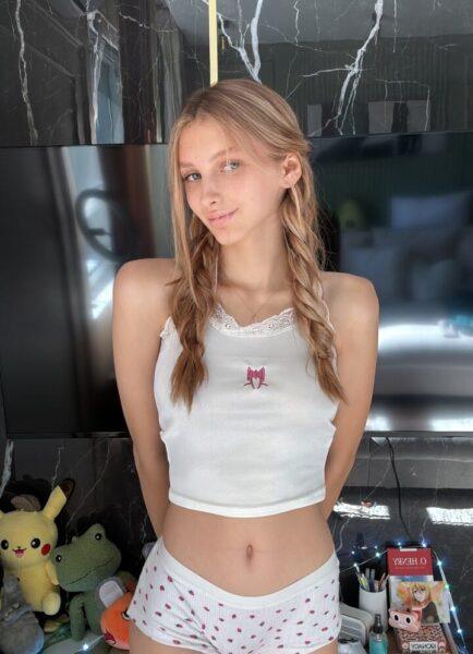 OnlyFans Mara Petite Mara Petite